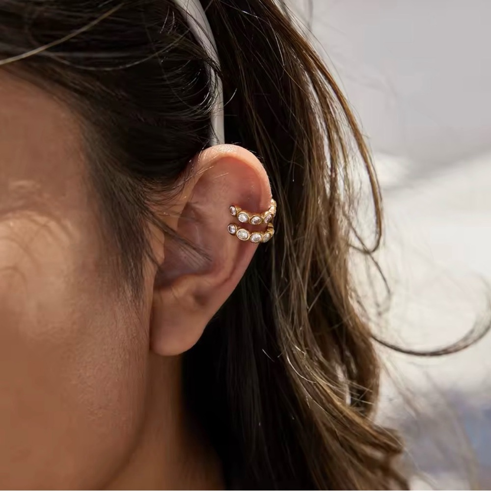 NEW 18K GOLD PLATED EAR CUFF “AURÉLIA” – DOUBLE ROW ZIRCON CLIP - Picture 2 of 2